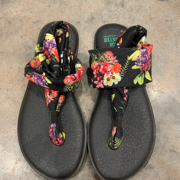 Floral Print Sanuk Sandals - Picture 1 of 2